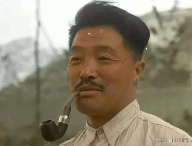 两把菜刀革命的贺龙，其最厉害的点，实际并不在于“勇猛”，毕竟勇猛的人常有，但能成