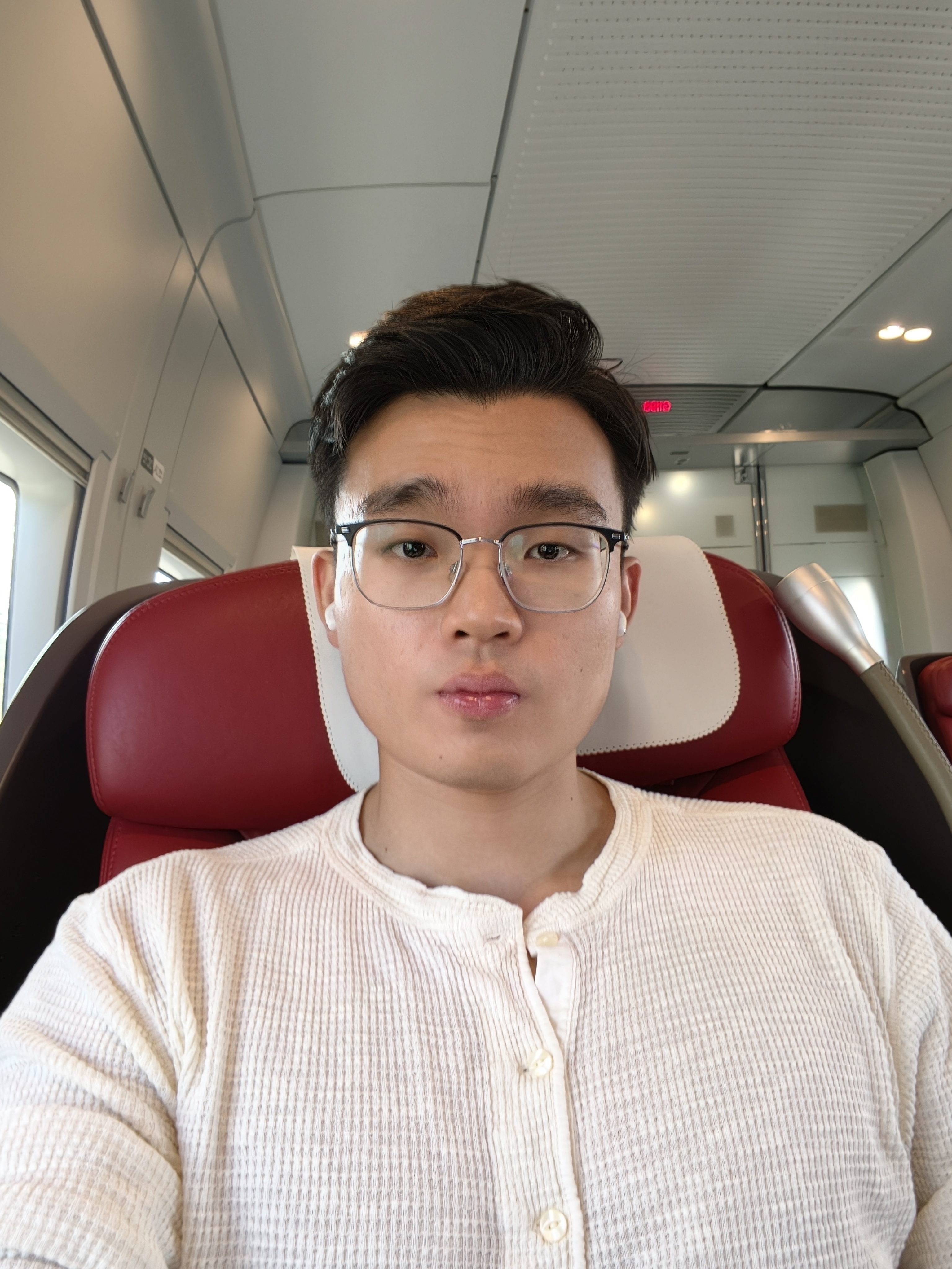 坐高铁又深入体验了一下，AirPods Pro 3真是好用到想骂人，佩戴更舒服了