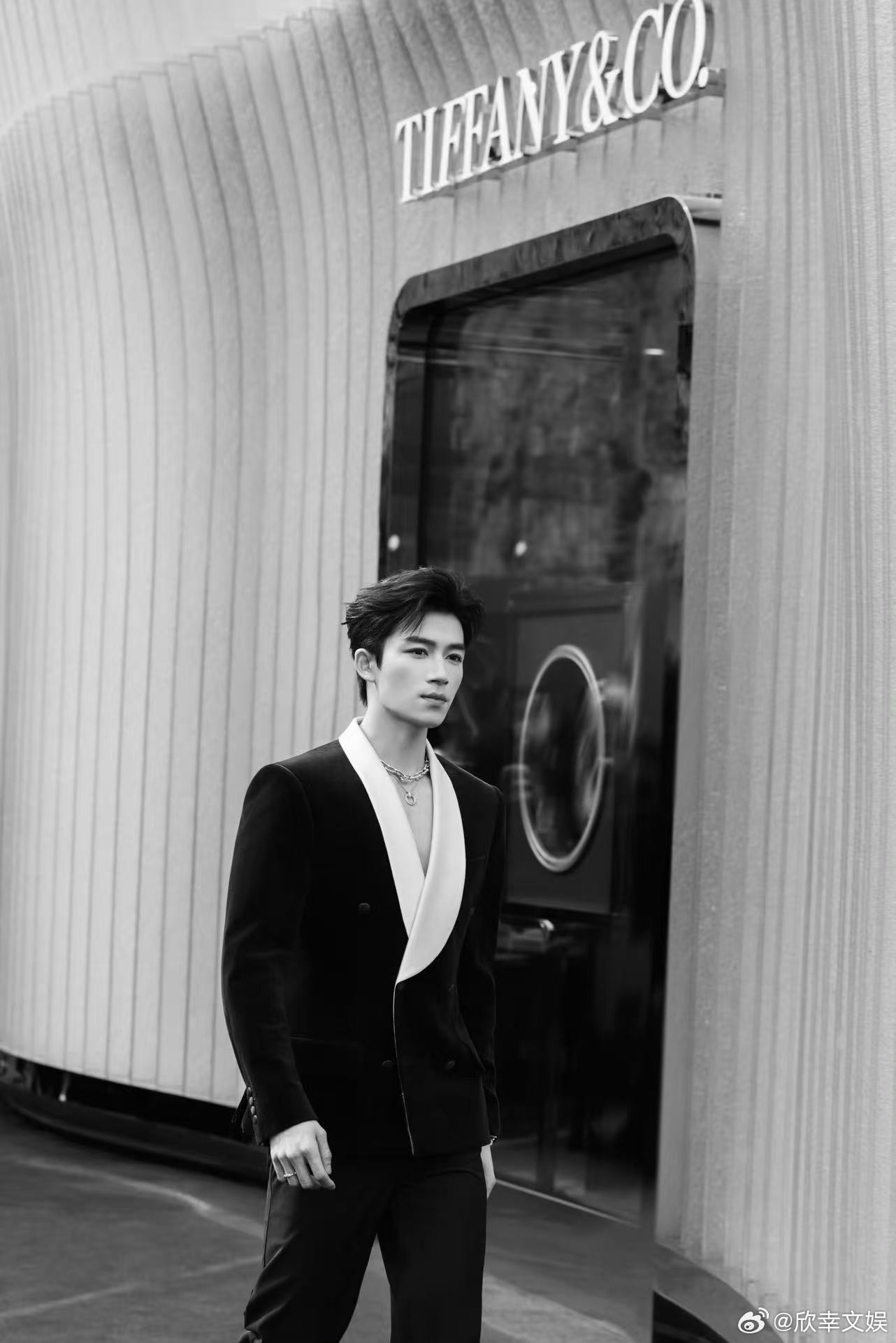 王星越内在力量王星越璀璨萦身王星越内在力量，璀璨萦身，