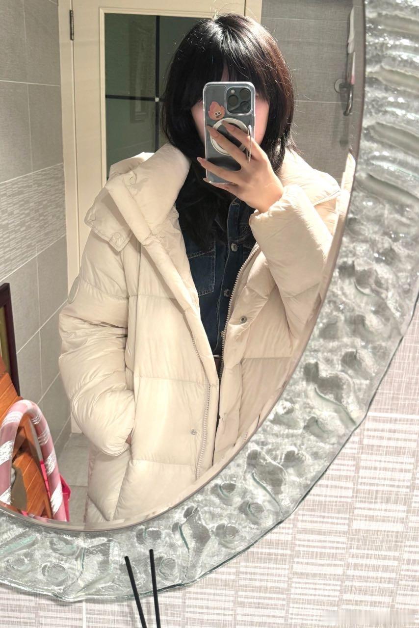 赵露思代言美力城高科技鹅绒服    跟学赵露思的美力暖冬穿搭公式收到羽绒服咯～轻