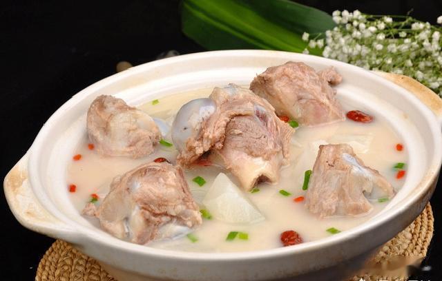 #这个问题吃什么##健康食验计划# 【补钙就喝“大骨汤”？】骨头汤好喝是好喝，但