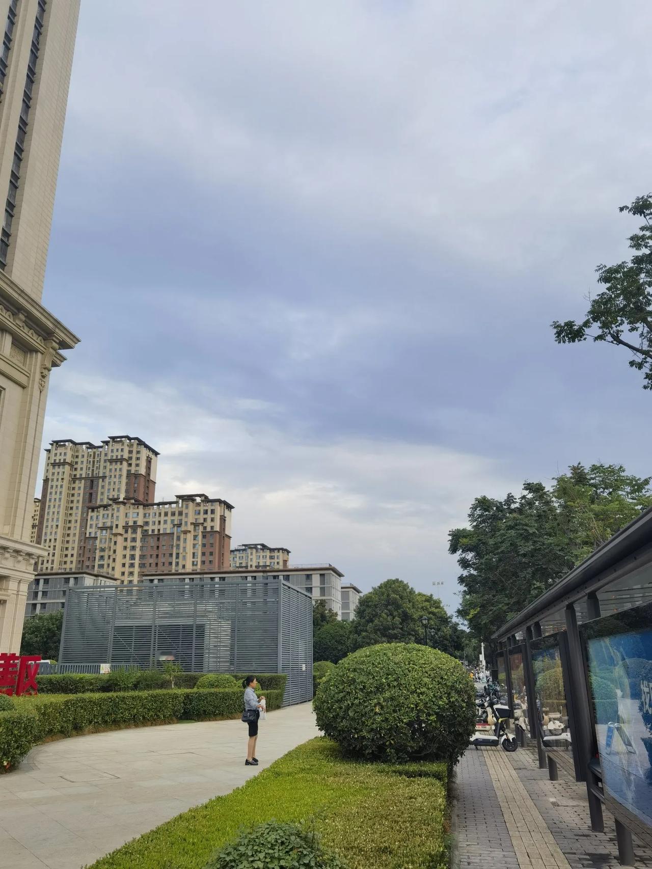 分享你相册里最近的一张照片热浪中的西安天空！