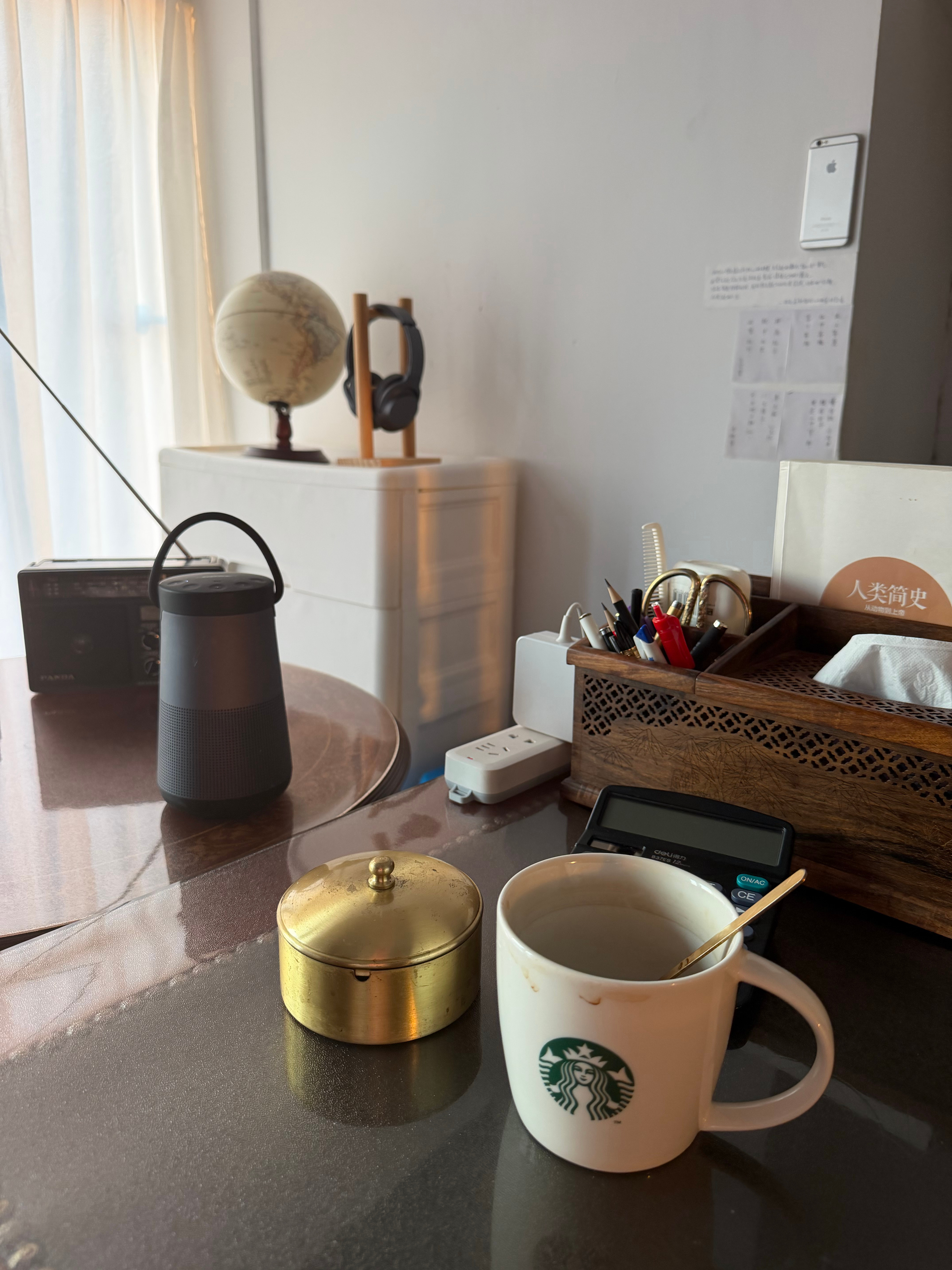我的办公室一角，会不会显得很老登。 ​​​