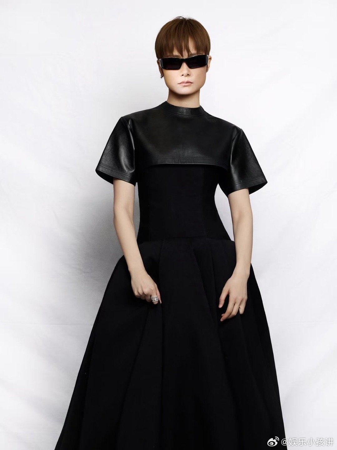 李宇春 红毯女王 全黑look+科技感墨镜，帅到移不开眼，压轴登场气场碾压，从未