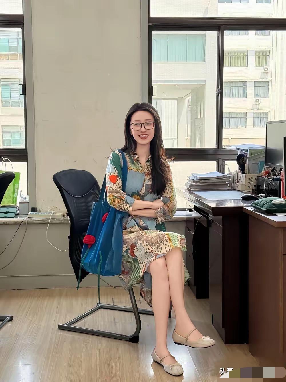 这位女士在体制内工作的话，从年纪来看是什么级别