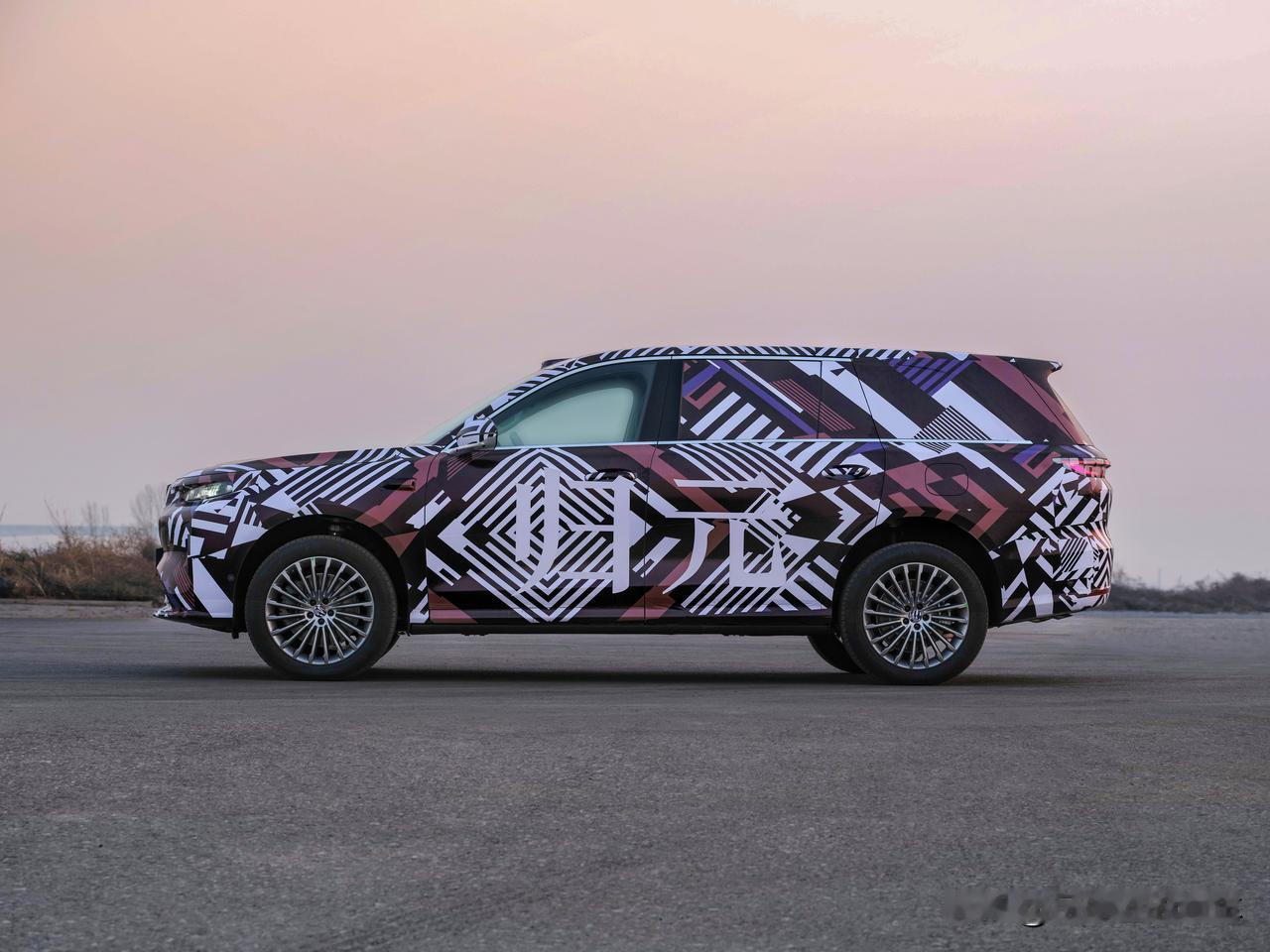 是谁泄的密，让长城的伪装车提前暴露了？  

长城魏牌CEO，微博上只发布了一张