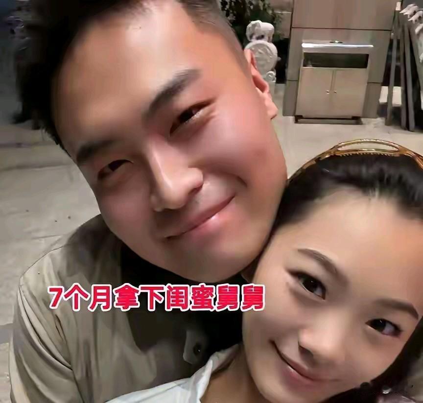 21岁的女子小李，
在朋友圈高调炫耀自己的爱情，
她的对象不是别人，
正是自己闺