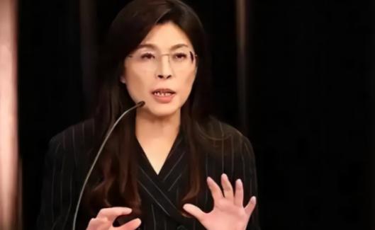 这回算是彻底露馅了！国台办当初的“冷处理”果然没错，郑丽文嘴上喊着要来大陆，身体