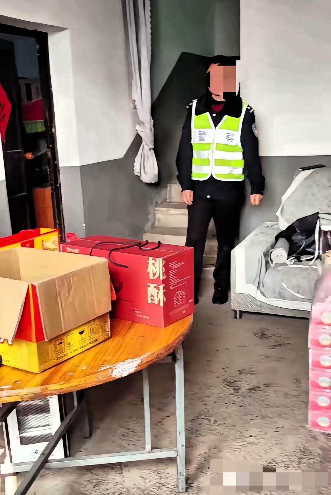 合川帽子叔叔怕是这辈子都没想到，值勤还能办得像走亲戚！别人执勤守路口，他们直接把