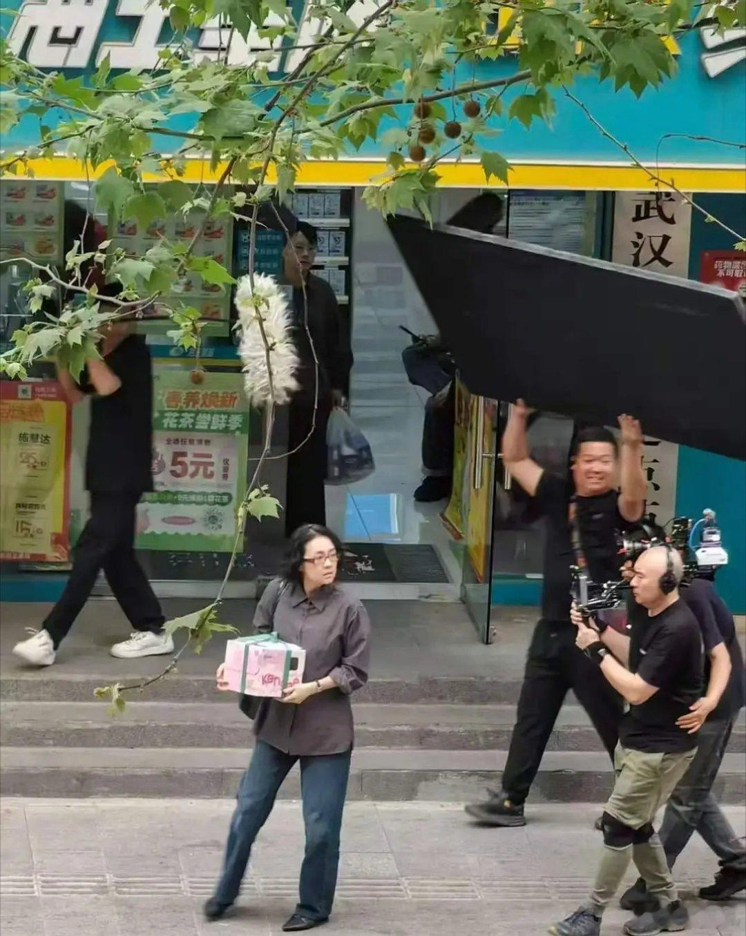 讲敬业，剧抛脸，为角色牺牲形象，还得是大花 