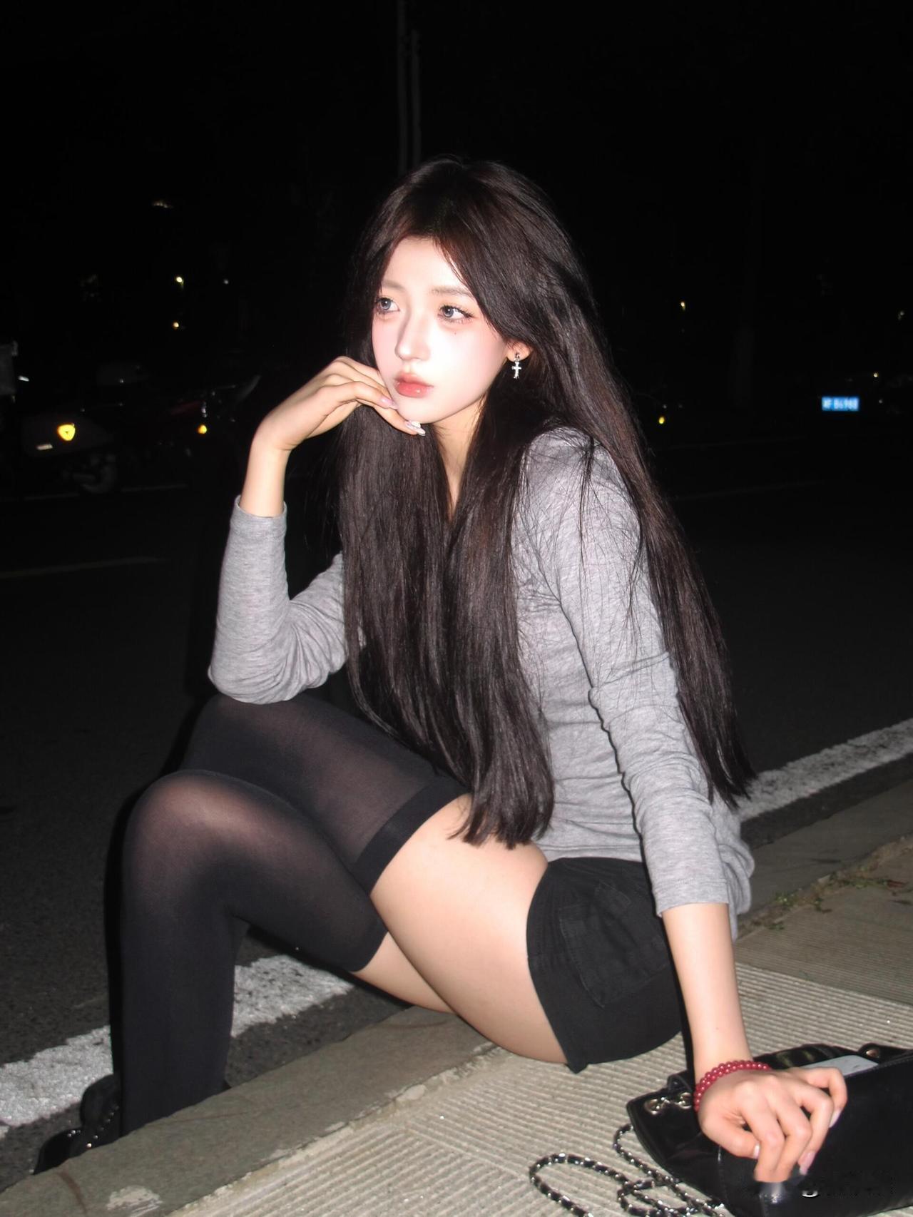 深夜的街头你是否原意为我停留！