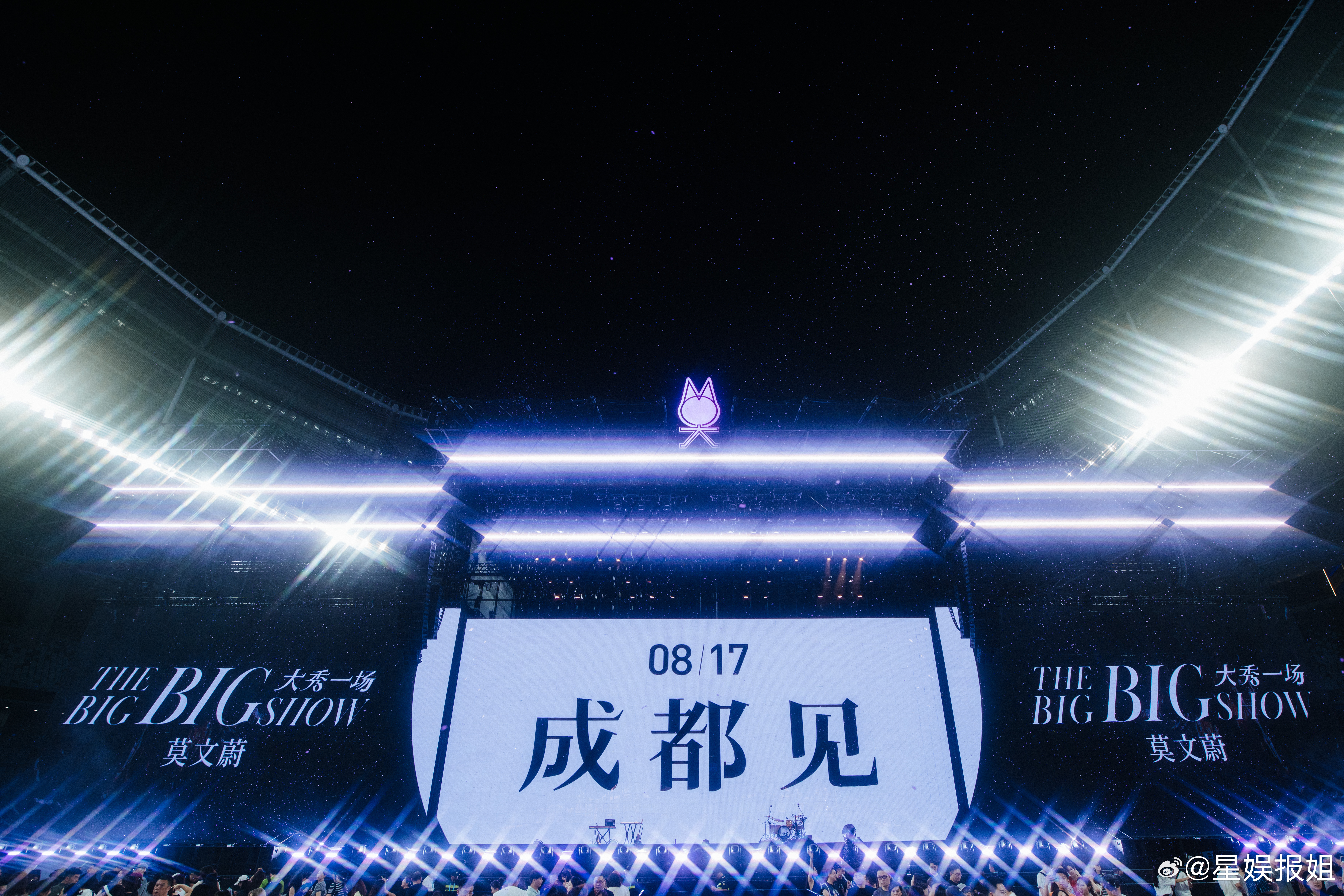 #莫文蔚演唱会成都嘉宾蔡健雅##莫文蔚蔡健雅成都合体双厨狂喜# 莫文蔚用独特方式