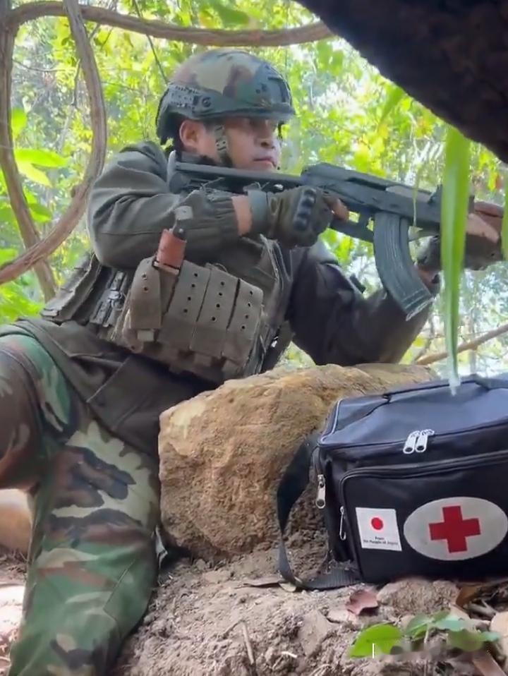 泰柬突然开火：百年争端下的和平拷问，谁在打破停火默契？
 
12月7日，泰柬边境