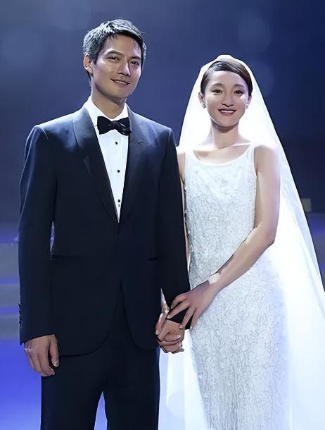 2014年，周迅跟高圣远闪婚。婚后不久，高圣远就问周迅借300万开公司，没想到周