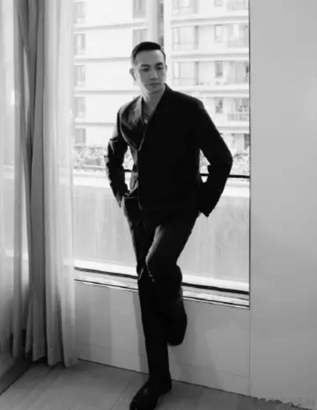 黄觉唯一的站哥含金量还在上升 如果说最初是因为易烊千玺让大家认识了作为站哥的黄觉