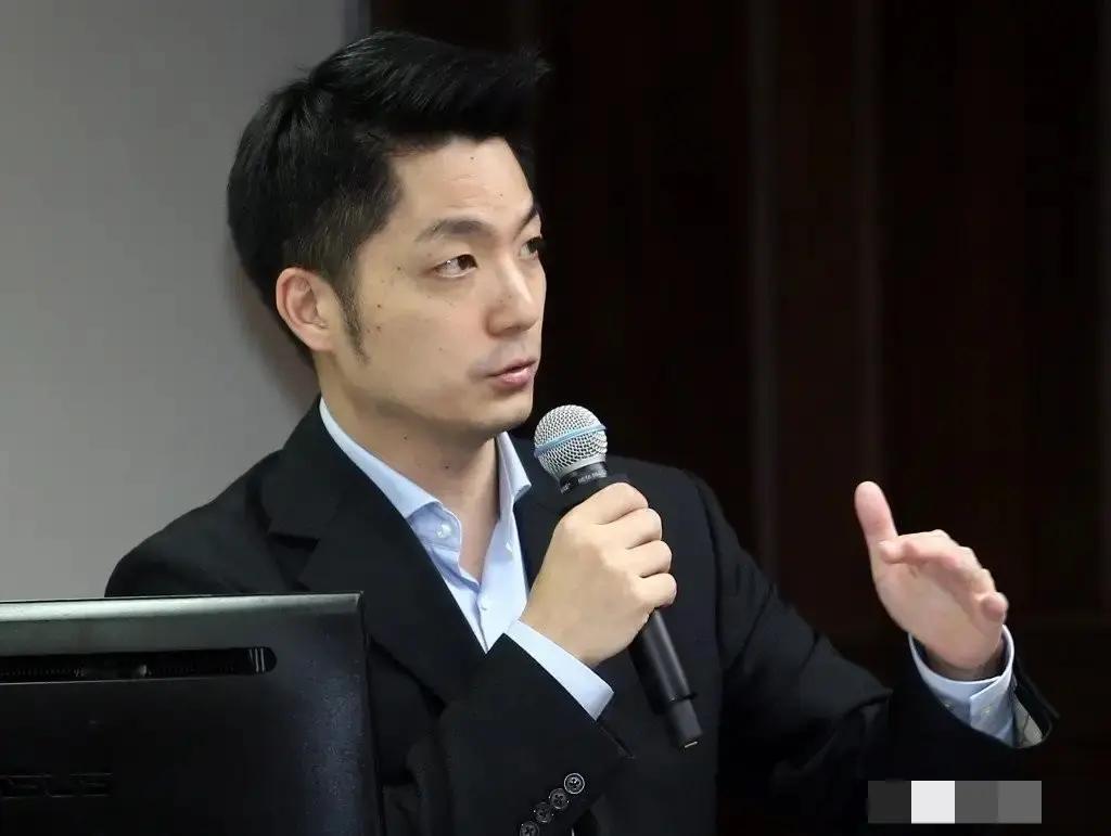 我将严格保留原文首段，结合最新岛内民调数据，用口语化、有态度的表达续写，贴合微头