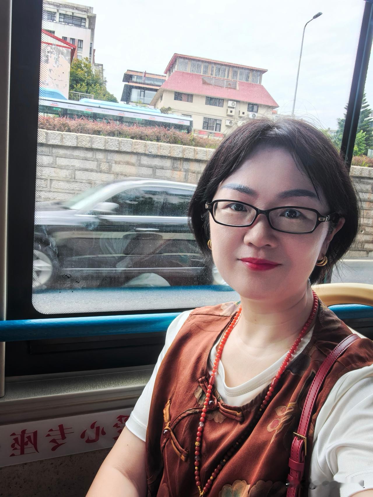 方向盘不在自己手里
感觉就是不一样
30分钟左右的车程
可以做很多事
大脑可以走