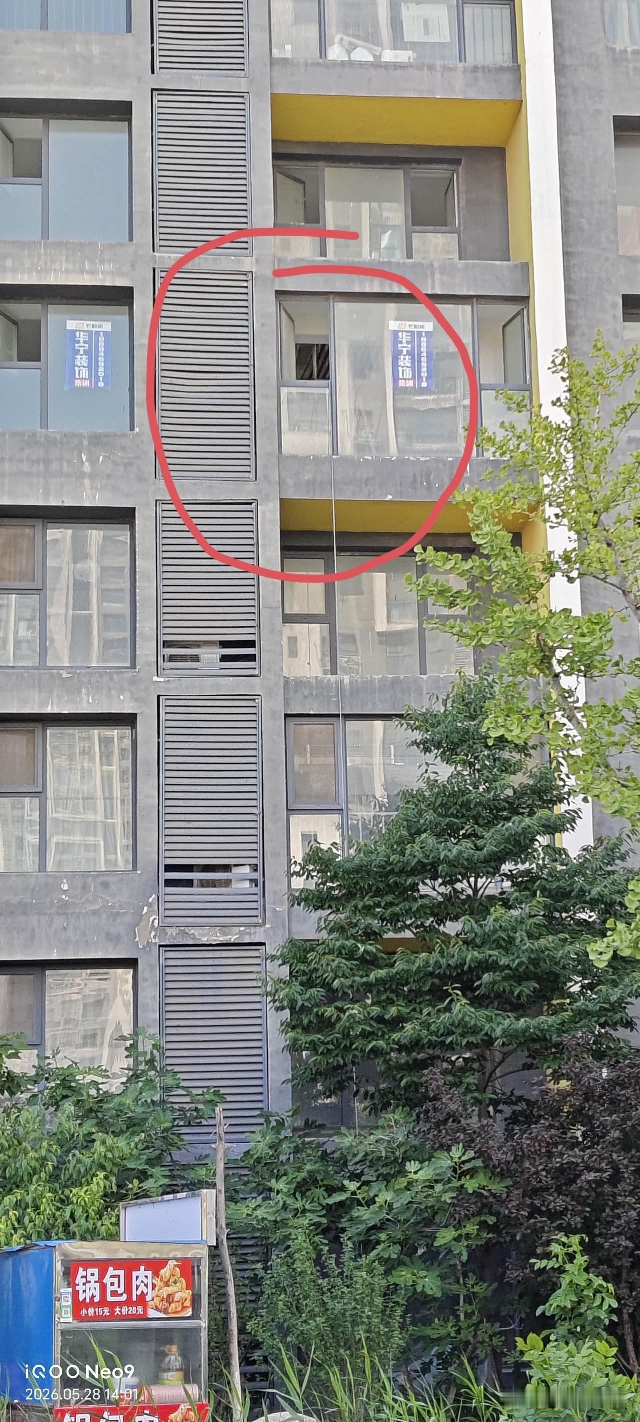高层小区飞线充电！室内停放电动车 高空飞线 
亲们，尽量不要买大高层