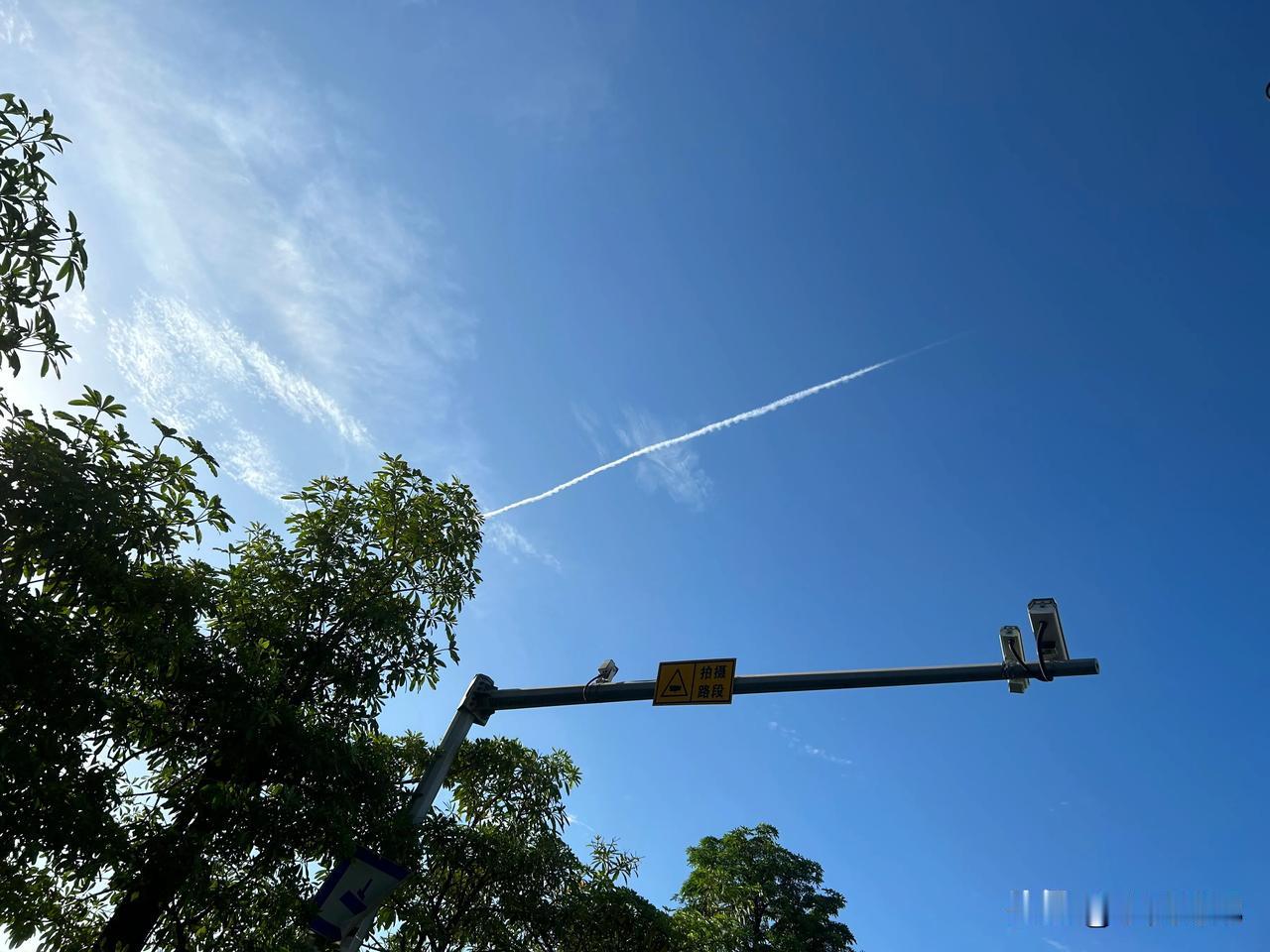 #夏日生活打卡季#
日子本就是琐碎繁杂的，锅碗瓢盆的磕磕碰碰，柴米油盐缺油少糖，