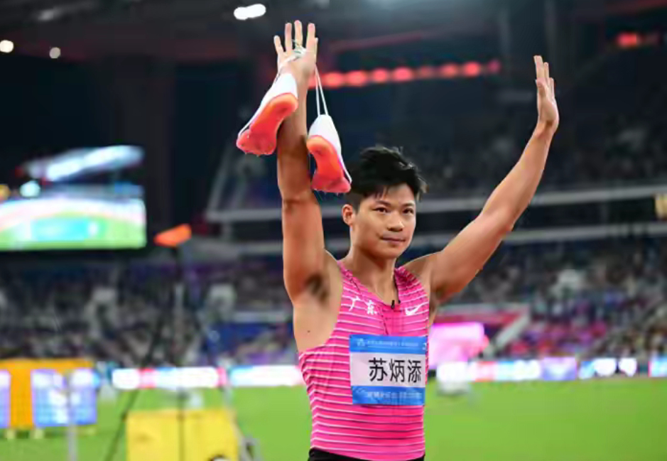 苏炳添官宣退役！21载跑道生涯落幕 9秒83成永恒传奇苏炳添退役 北京时间12月