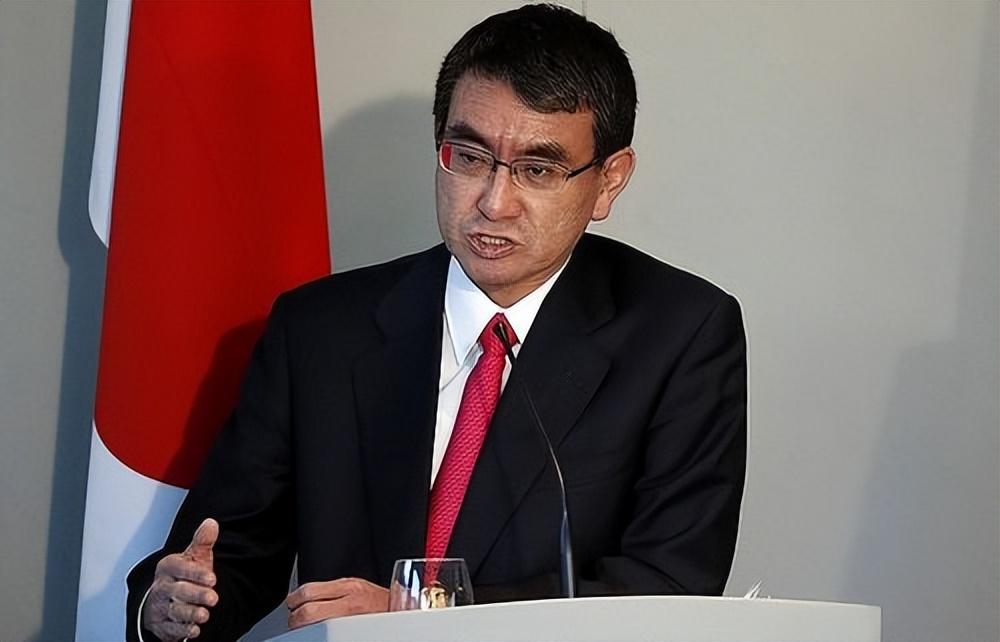 日本前防相赴美放风结盟，和平伪装难掩扩军野心。二战结束81年，日本政客一边在国际