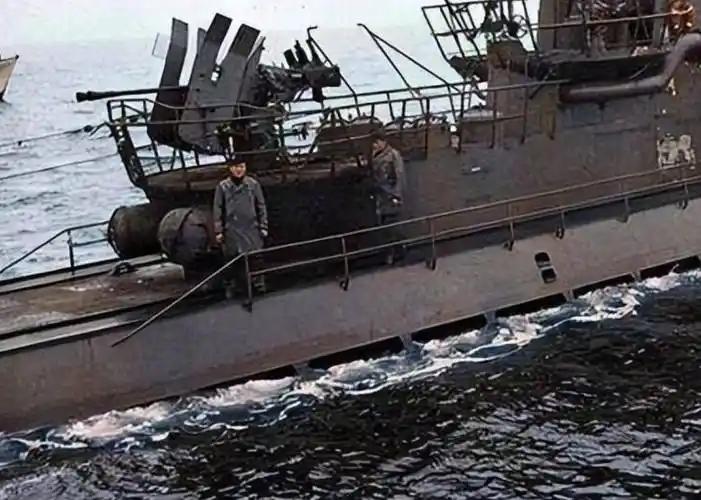 谁能想到深海之下曾上演过一场前无古人的潜艇生死对决，很多军迷翻遍二战海战史料，都