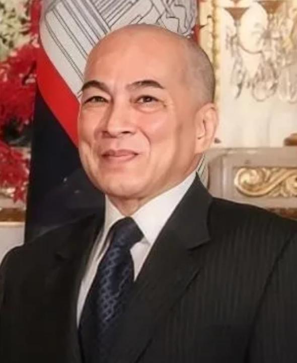 洪森要彻底栽了！
西哈莫尼王权要回归

洪森操控柬埔寨三十多年，总想靠柬泰冲突搞