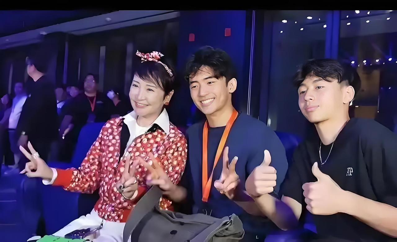 被骂“骗子”十几年，张柏芝终于沉冤得雪！婆婆狄波拉亲口证实：她真的不吃肉，连芒果