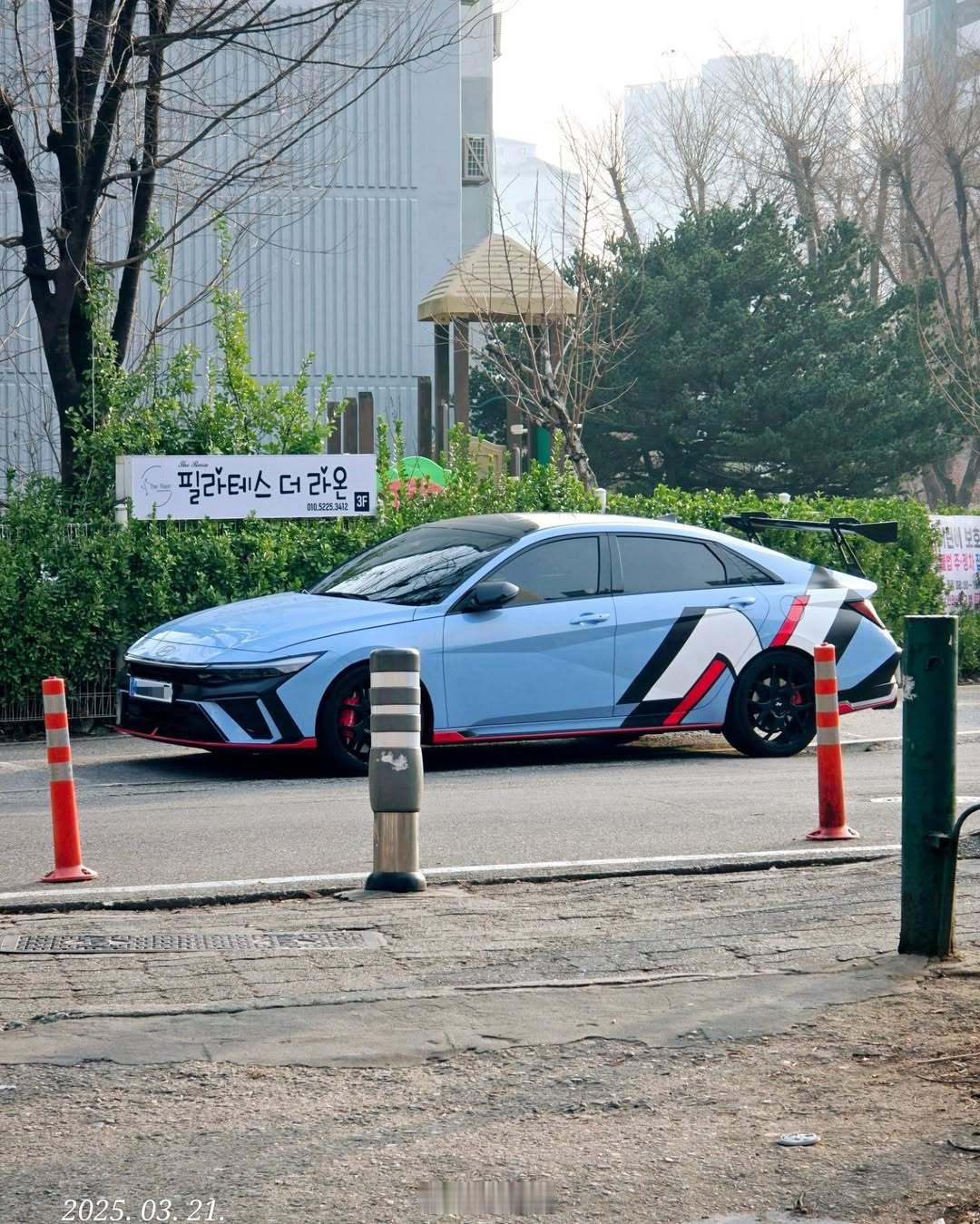 伊兰特N TCR版车主貌似也是个中年大叔。韩国提车的不少。体验中心也有试驾车了。