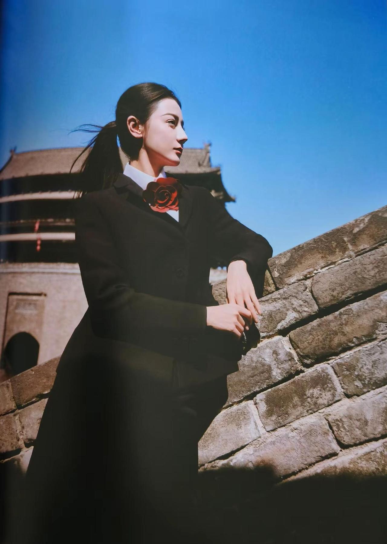 迪丽热巴2023年九月份上城士双刊加海报迪丽热巴上城士2023年九月刊今生簪花来