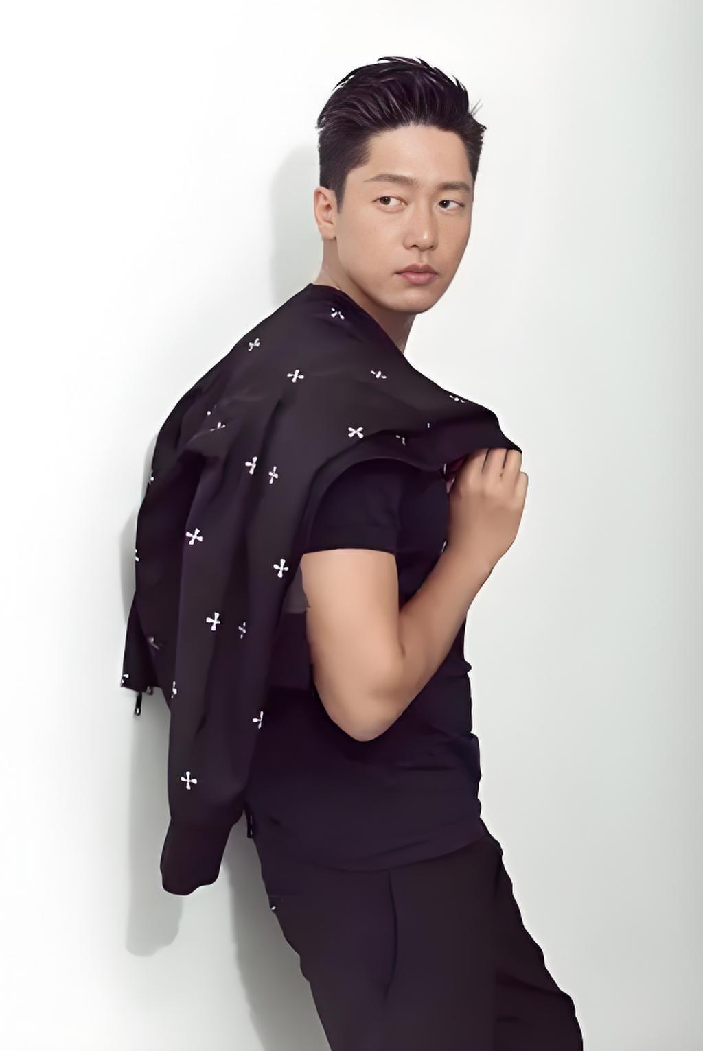 凌潇肃困惑为啥找他演渣男谁被凌潇肃的自我认知可爱到了！新片《全城追缉》演正直便衣