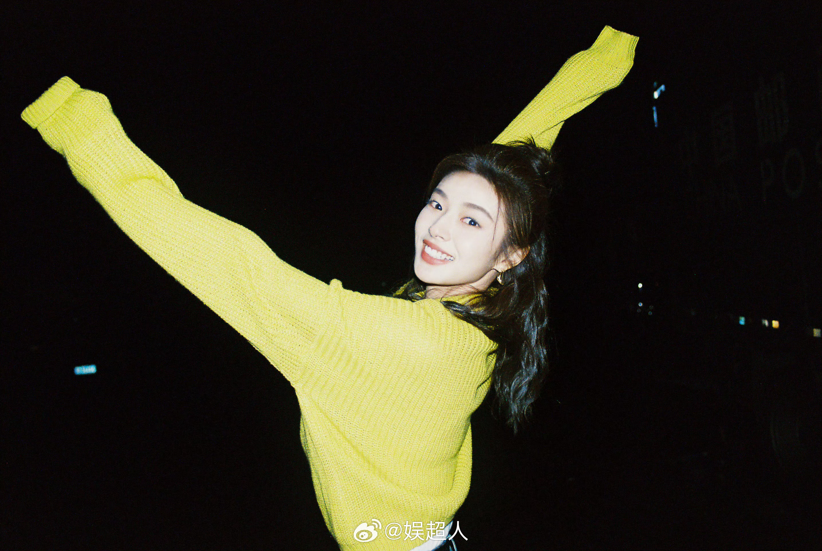 黄景瑜徐若晗明川有知夏西双版纳开机黄景瑜徐若晗新剧西双版纳开机黄景瑜徐若晗新剧《