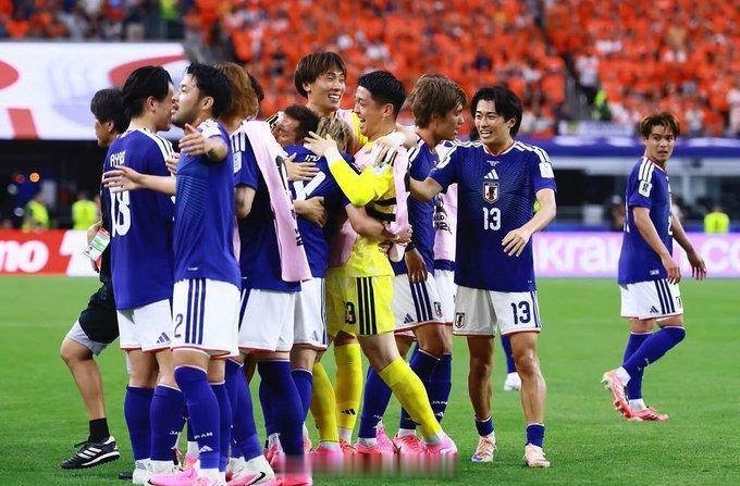 日本队开场领先 日本开场4分钟进球 效力于水晶宫的中场镰田大地开场4分钟破门！开