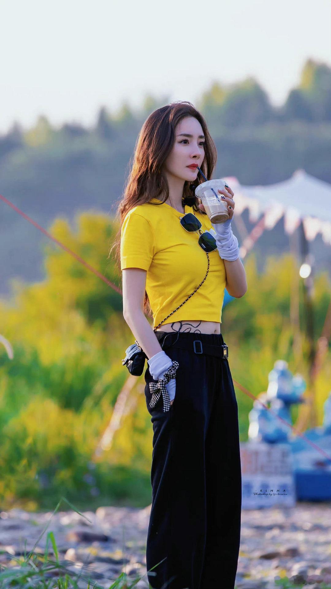 杨幂知世故但不世故 杨幂以真心换真心其实播出时候包括现在观众都是夸赞杨幂的，以真