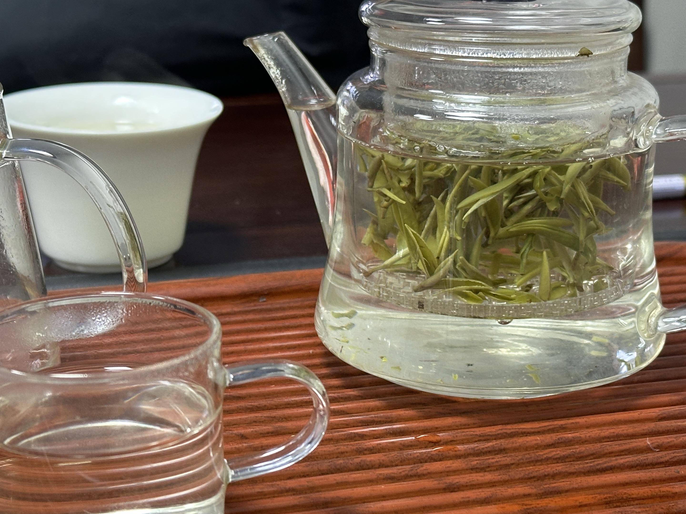 所有亲情友情都要经历低谷期还有巅峰期，你才能够看透人性，强壮自己