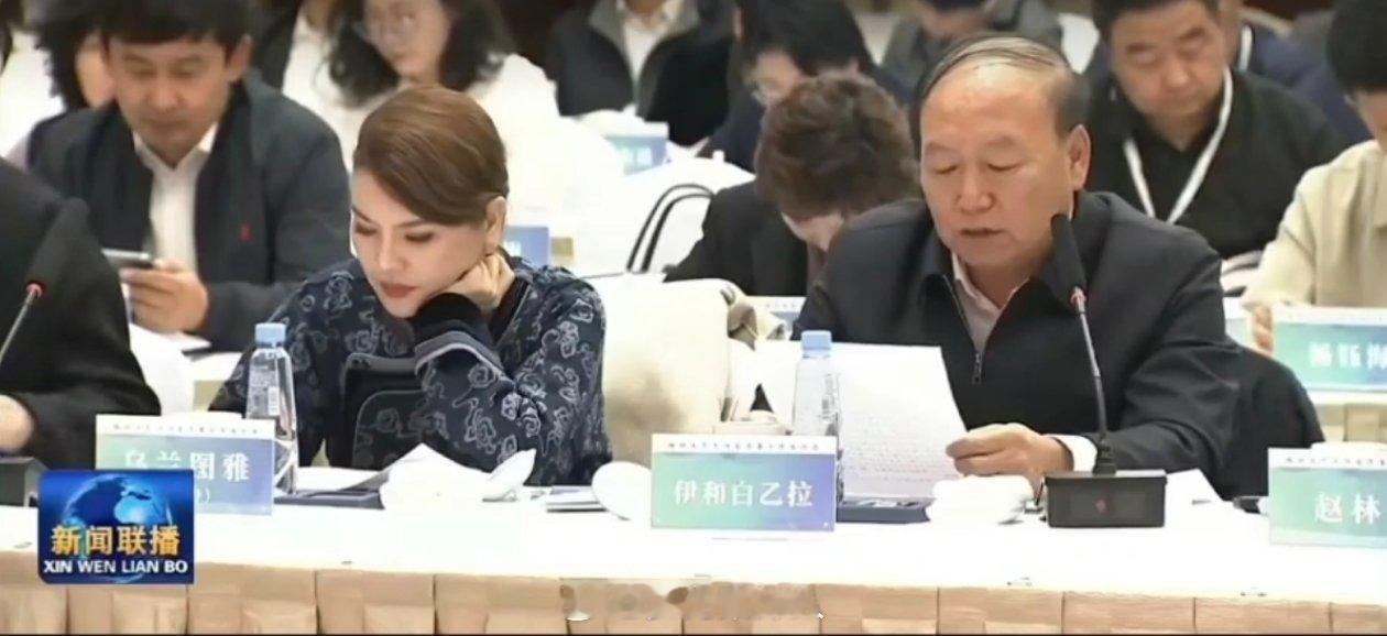 只有在内蒙才穿民族服饰吗好喜欢蒙古袍 