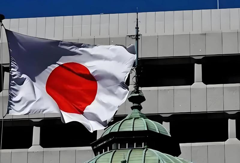 日本真正的麻烦来了！但这笔账，不能全算在中国头上。如今围着日本“下口”的，是一群