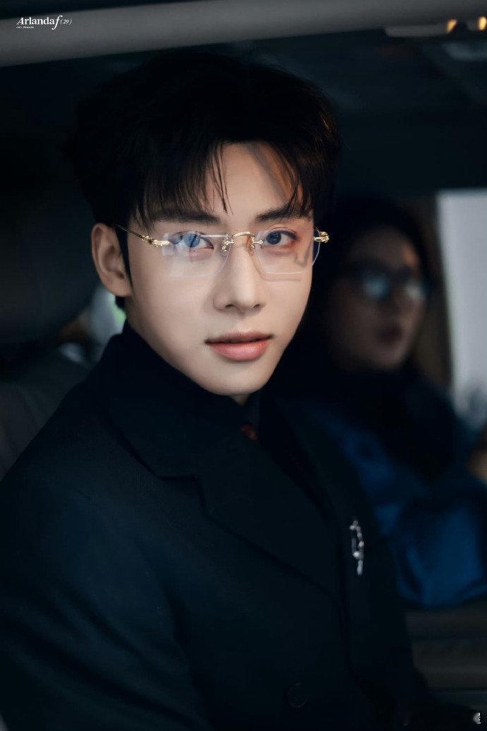 民国一哥短剧白月光回归 这个设定直接把期待值拉满✨好奇这次会碰撞出怎样的火花，好