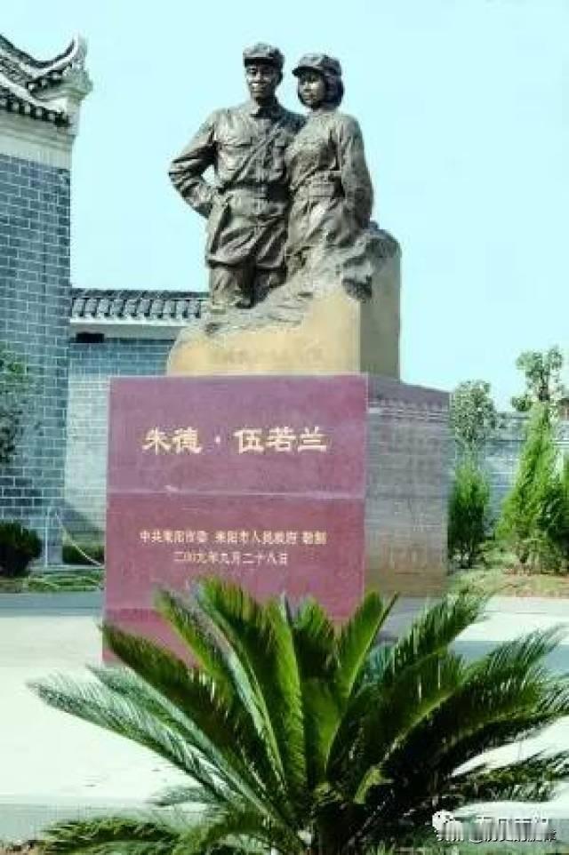 分离25年的女红军偶遇战友 才知前夫已是解放军后勤栋梁
 
1954年，和丈夫分