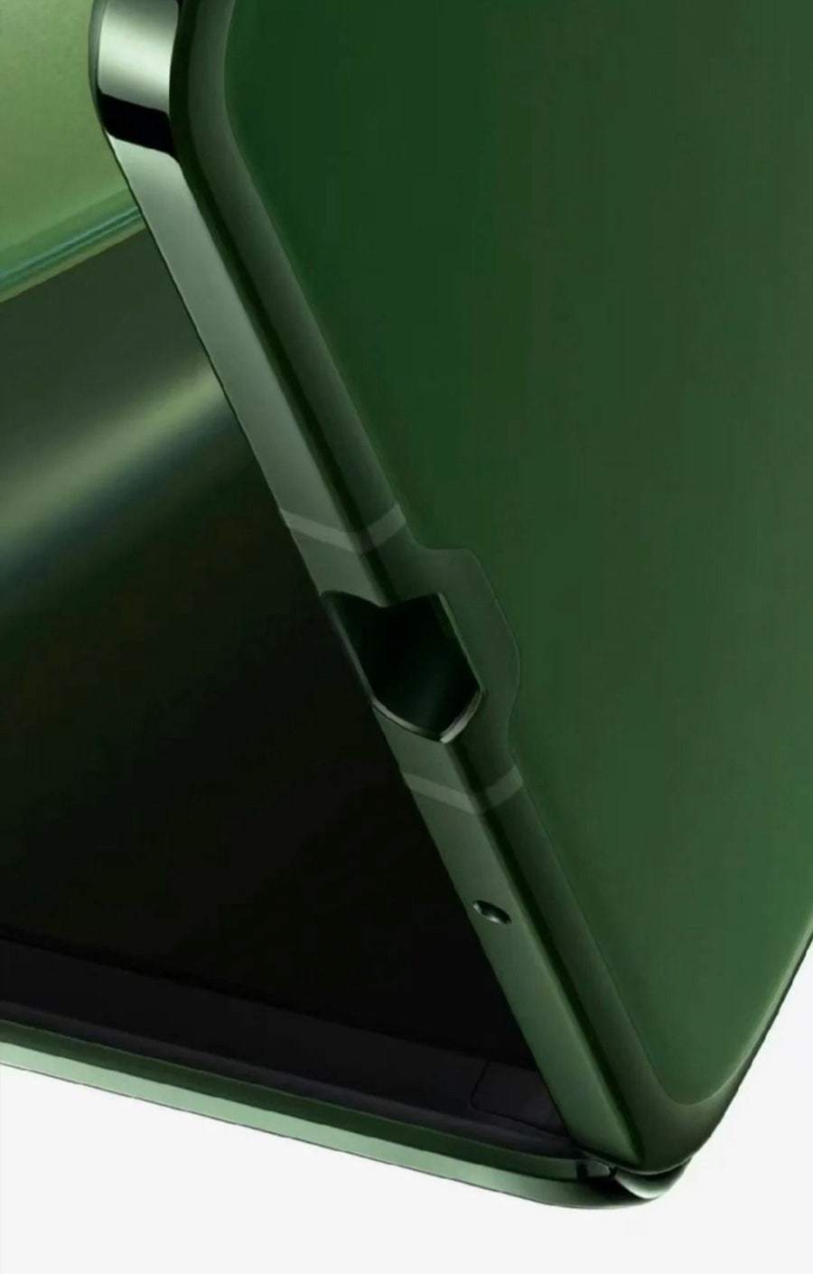vivo X Fold5 采用了特殊形状的 USB Type-C 接口，为了减薄