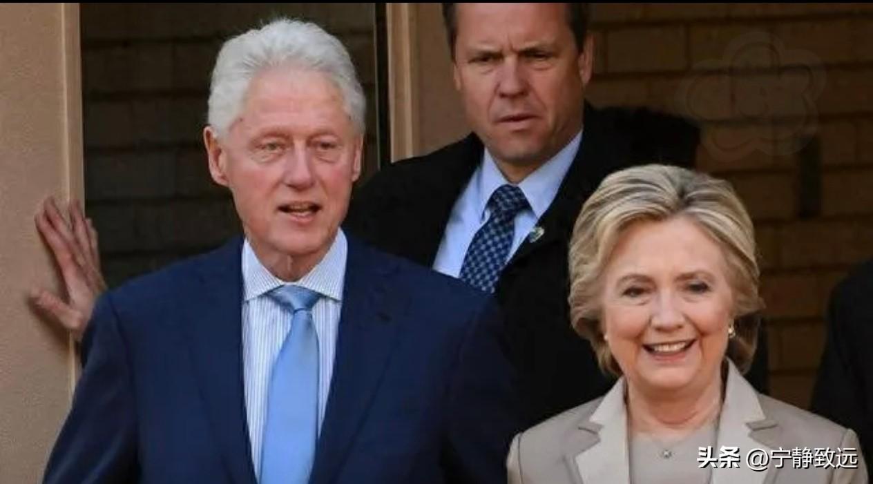 克林顿夫妇这出问询大戏，演得比好莱坞还假！

克林顿夫妇又双叒叕接受问询了，这次
