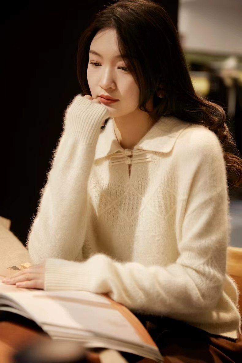 #大妈的精选#  【 新中式国风毛衣 】，集优雅、复古一体的东方美学，上身显白、