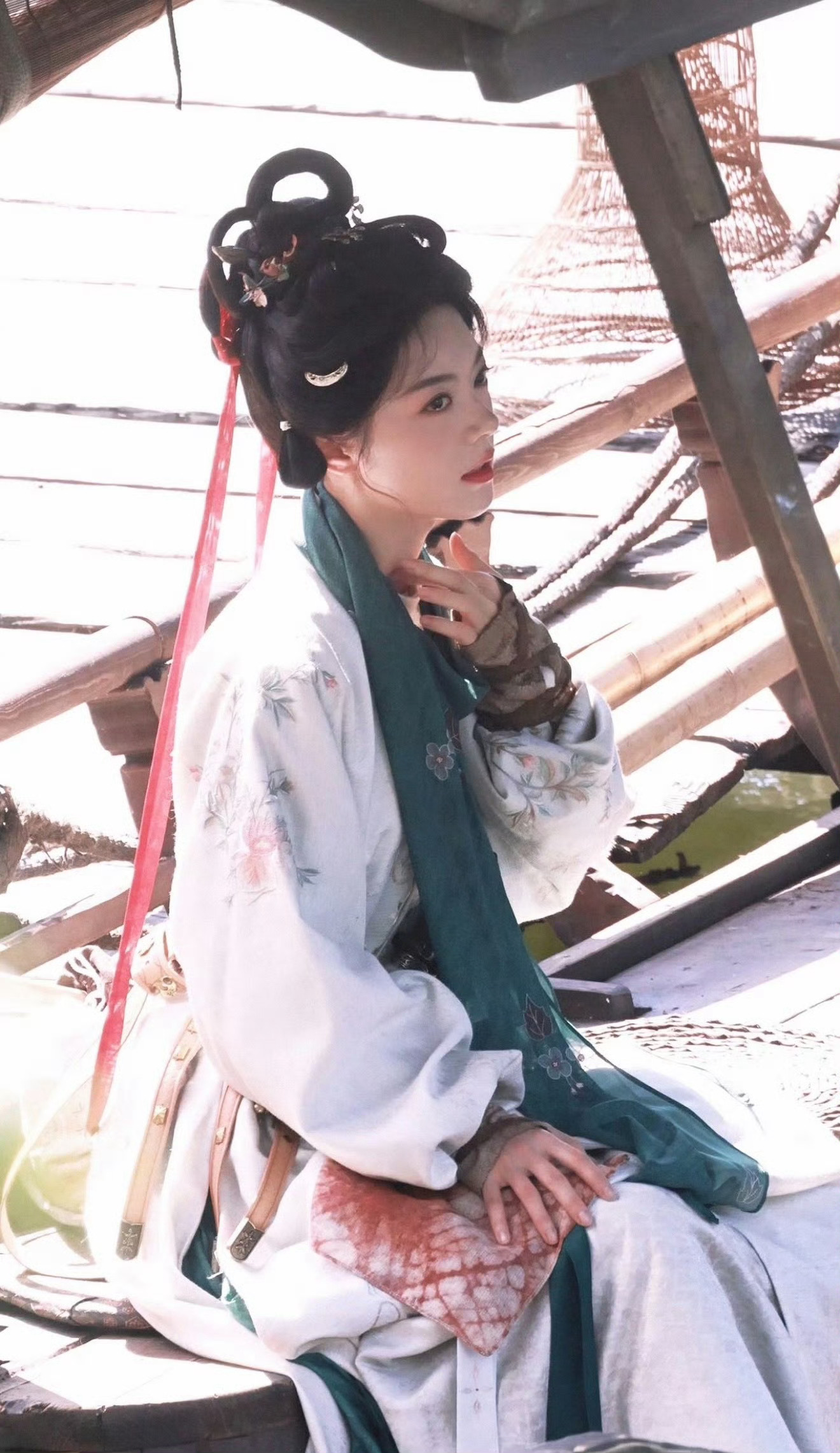 鼓鼓囊囊小飞贼听雨🥺当我坐廉航没有免费行李托运额度只能把所有衣服都穿在身上by