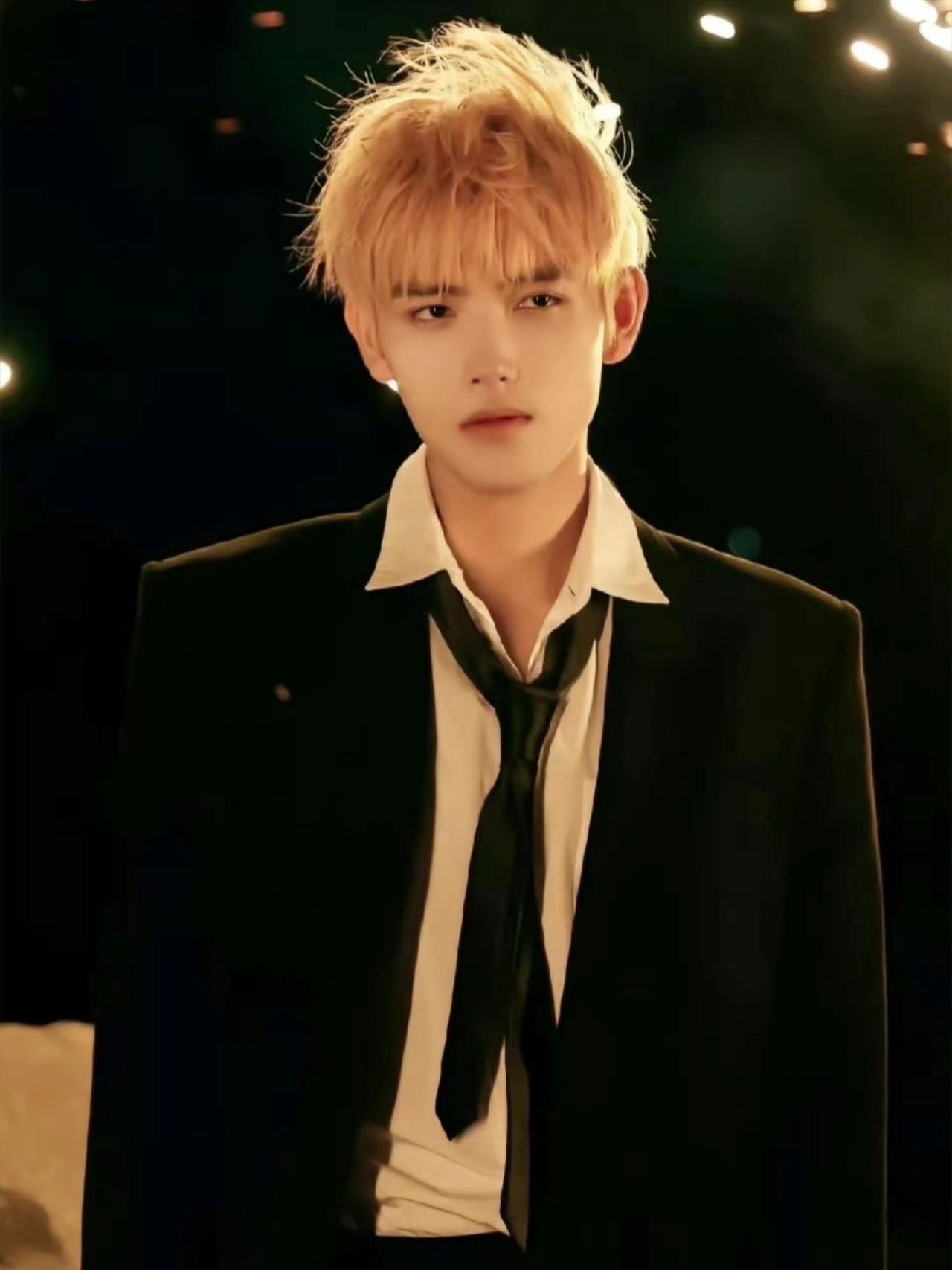 陈飞宇梦回李峋 金发一换，梦回巅峰！路透生图状态绝了，清冷破碎又带着桀骜，这才是