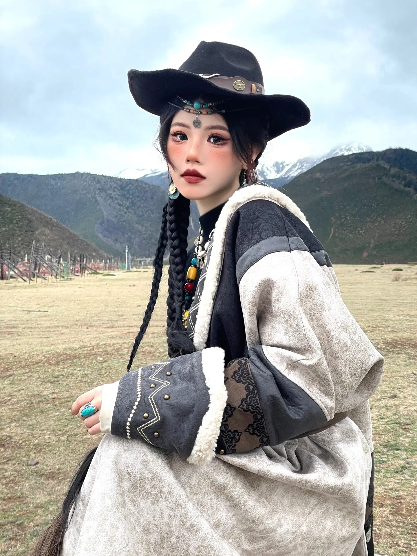 自由的风已经吹到了香格里拉。美哭啦！总要去一次香格里拉吧
拍一组超美的藏服写真！