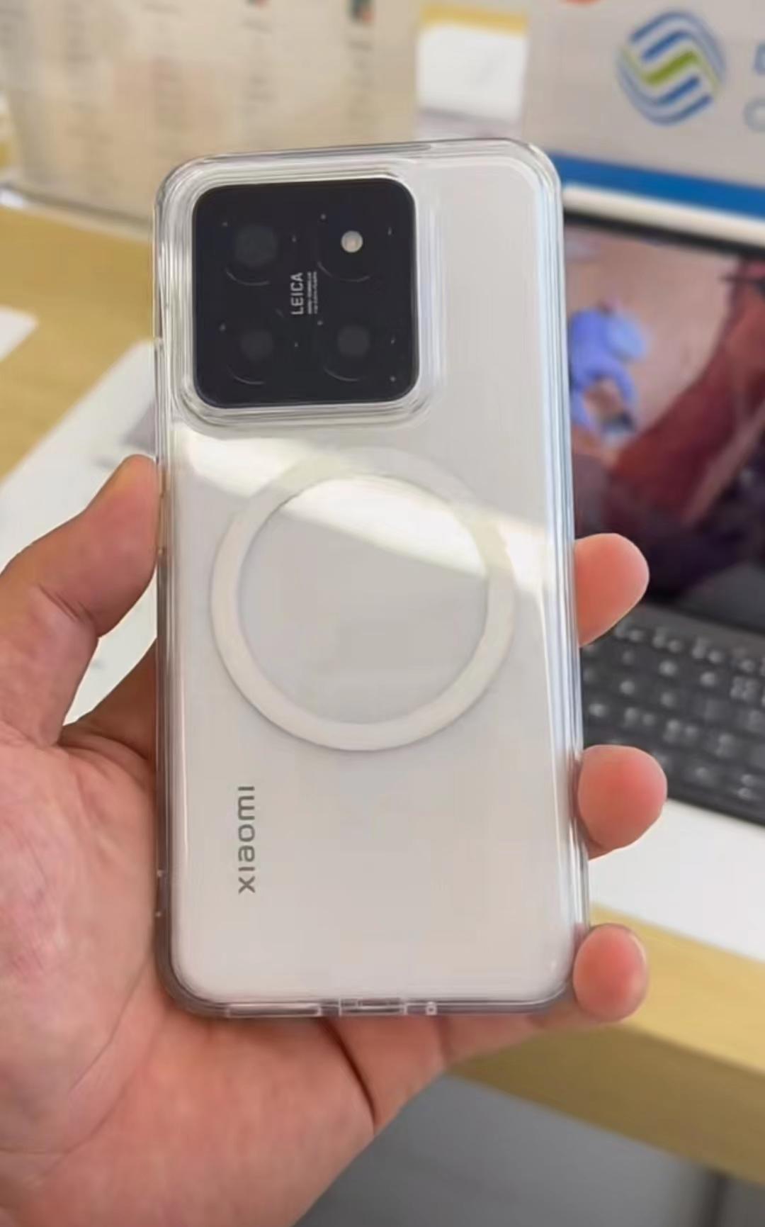 有无线充电、IP68和小直屏的小米14，在3999元真找不出第二个，这也就是为什