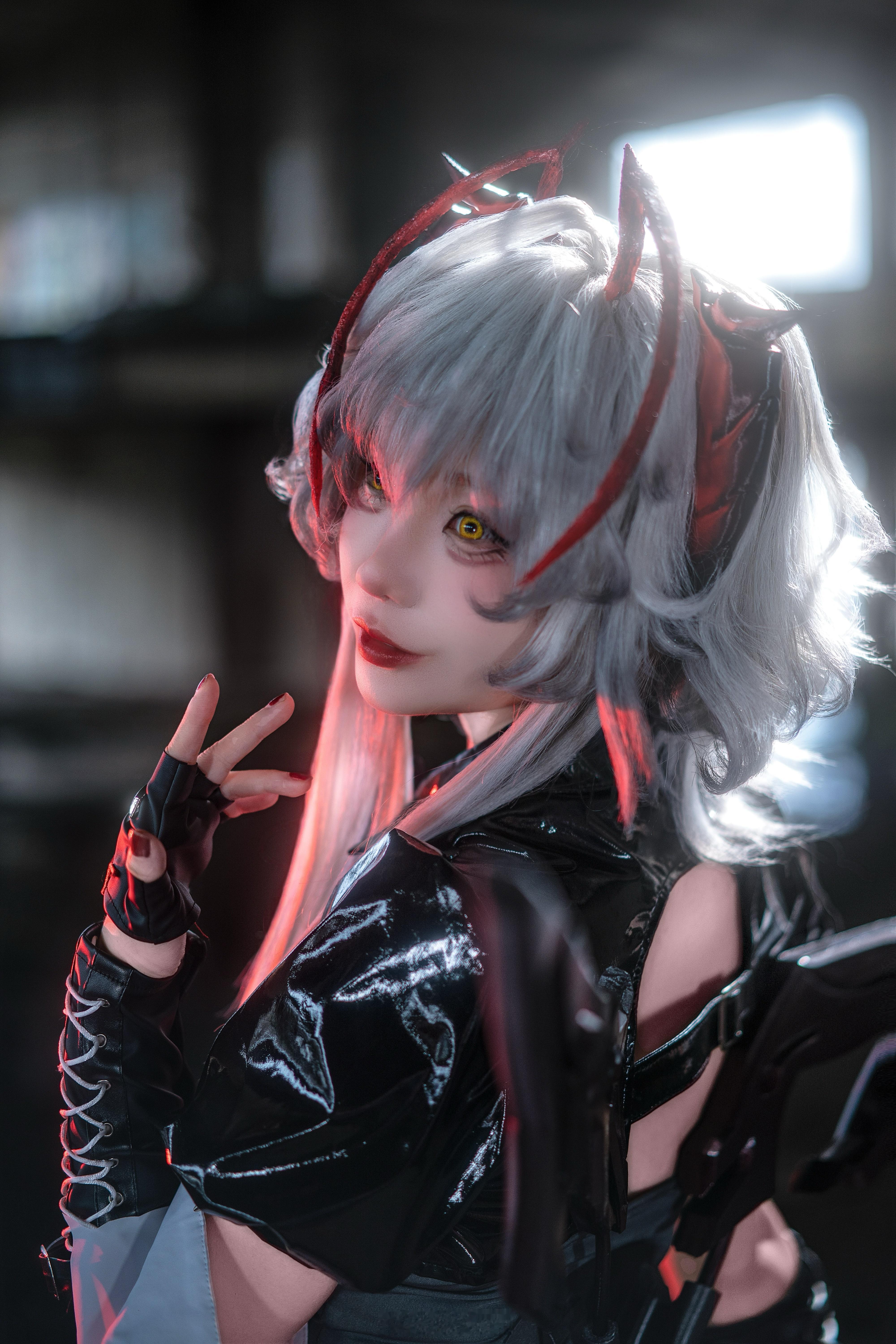 明日方舟[超话] 【既然是来清理垃圾的，那就要有相应的仪式感！】维什戴尔·超新星