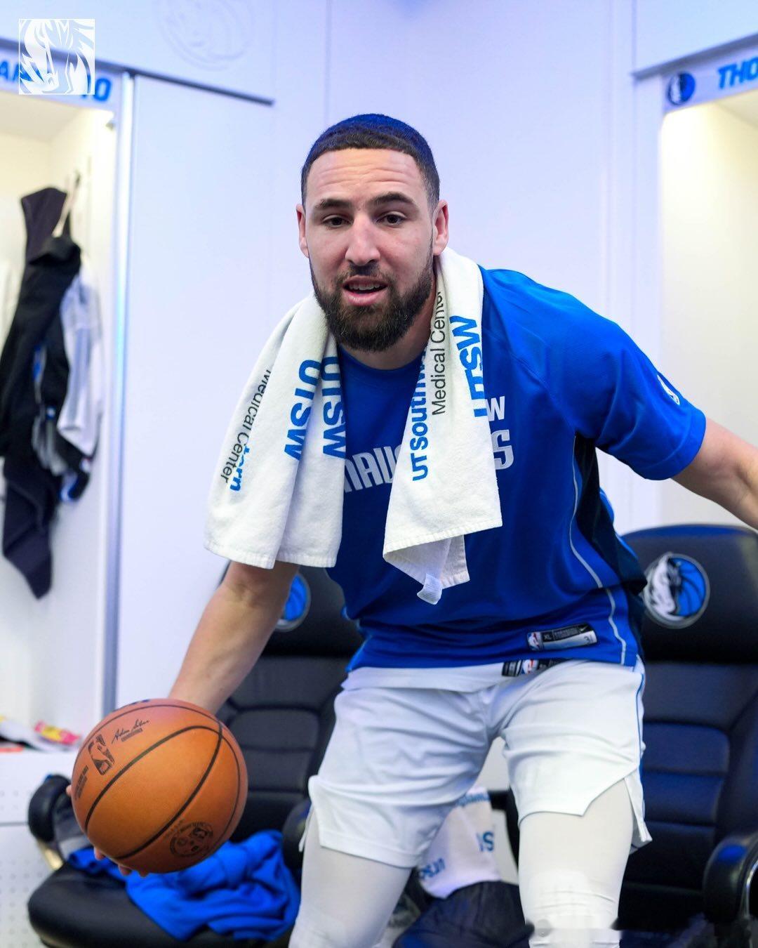 独行侠官方发图： 主场再胜爵士，克莱里程碑之夜汤普森克莱汤普森克莱汤普森