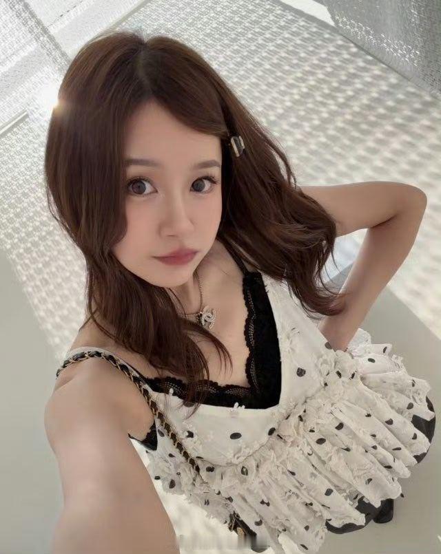陈赫老婆张子萱42岁状态  42岁的张子萱因近期频频露面状态极佳冲上热搜，生图素