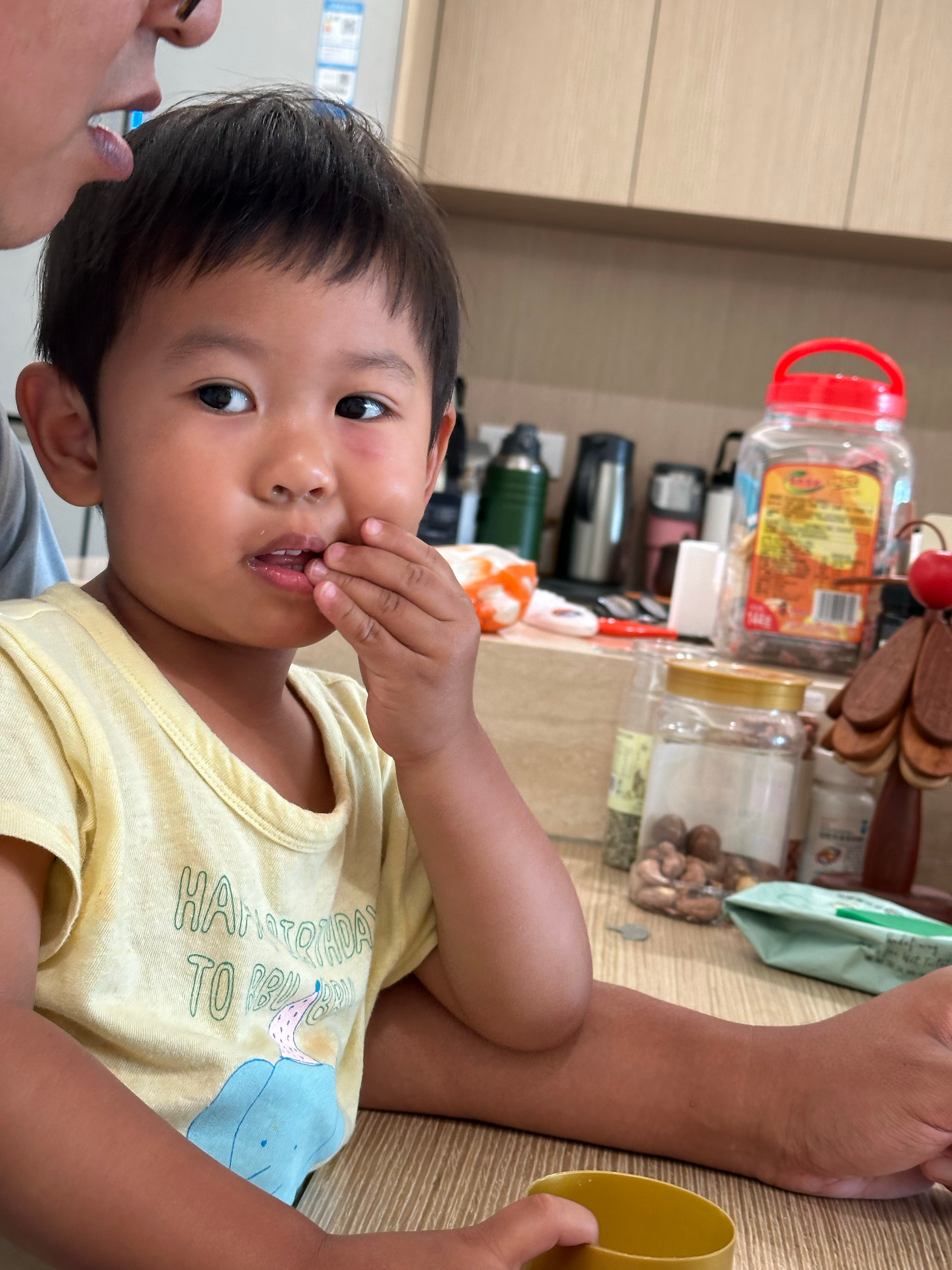 保定plog：1️⃣山哥看奥特曼看到情节紧张处自己遮住部分眼睛，妈妈给全遮住也不